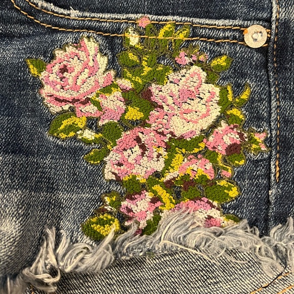 American Eagle Floral Embroidered Denim Shorts - Picture 3 of 8